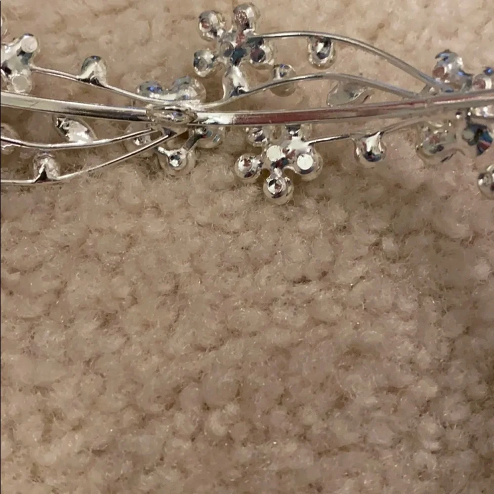 Like new! Wedding pearl flower bun tiara